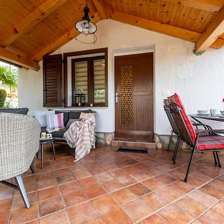 Apartman "Ela" Njivice Exteriör bild