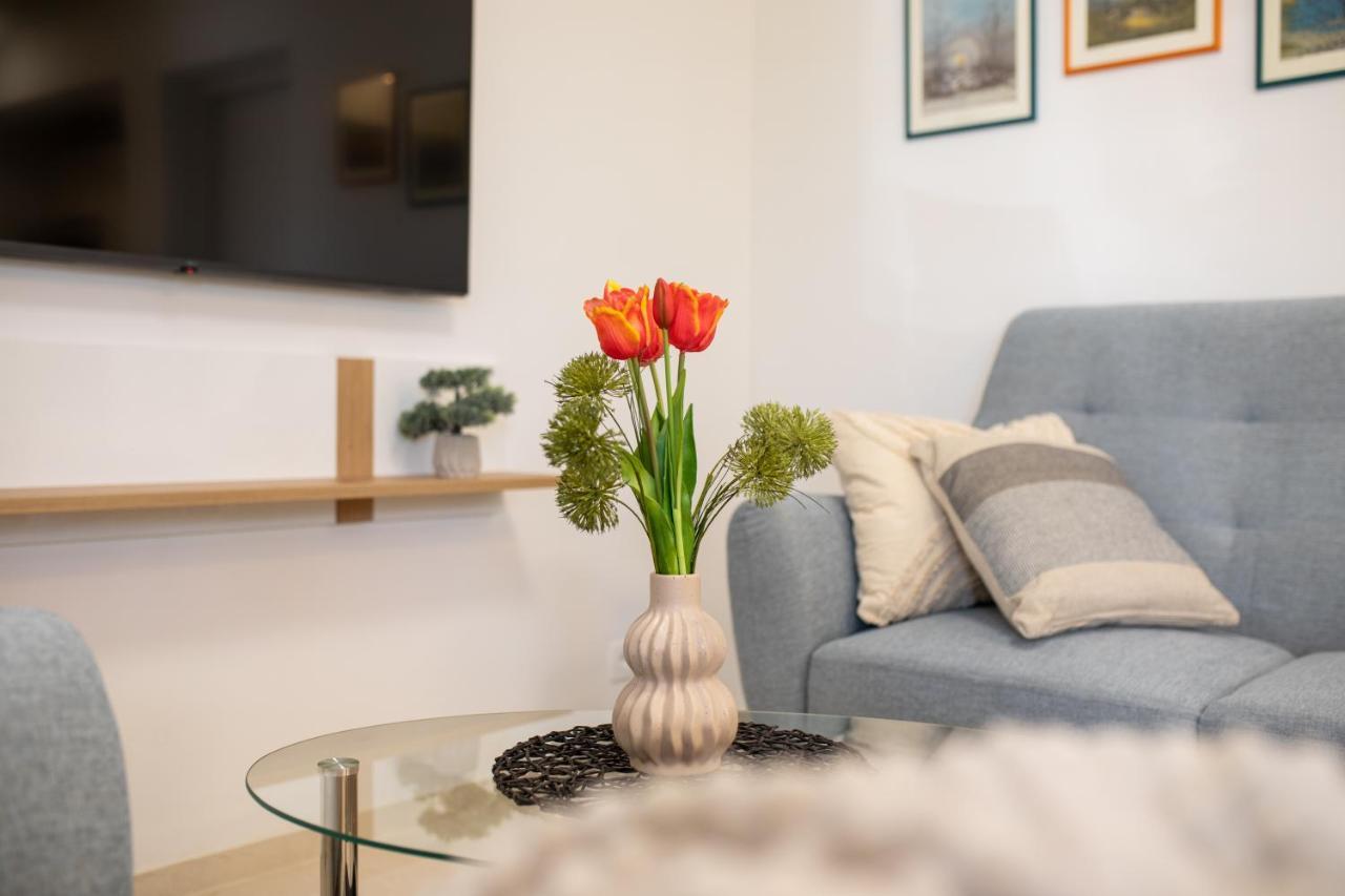 Apartman "Ela" Njivice Exteriör bild