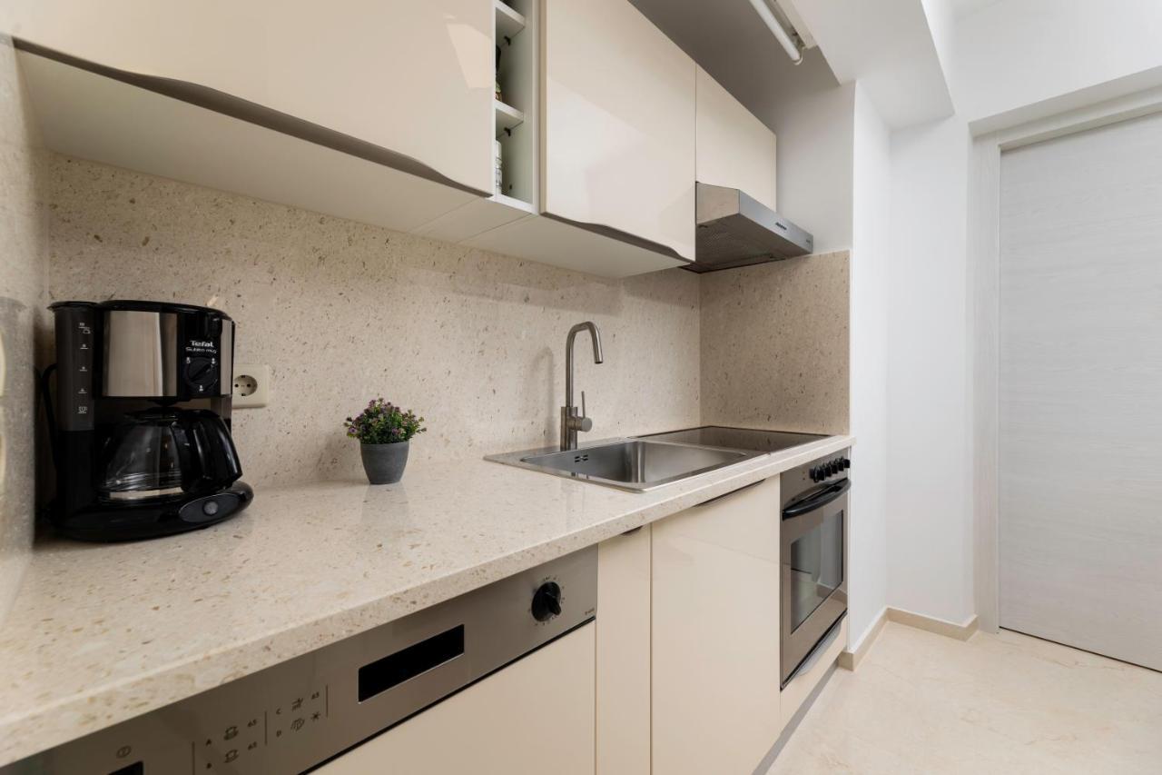 Apartman "Ela" Njivice Exteriör bild