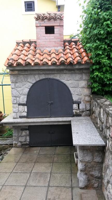 Apartman "Ela" Njivice Exteriör bild