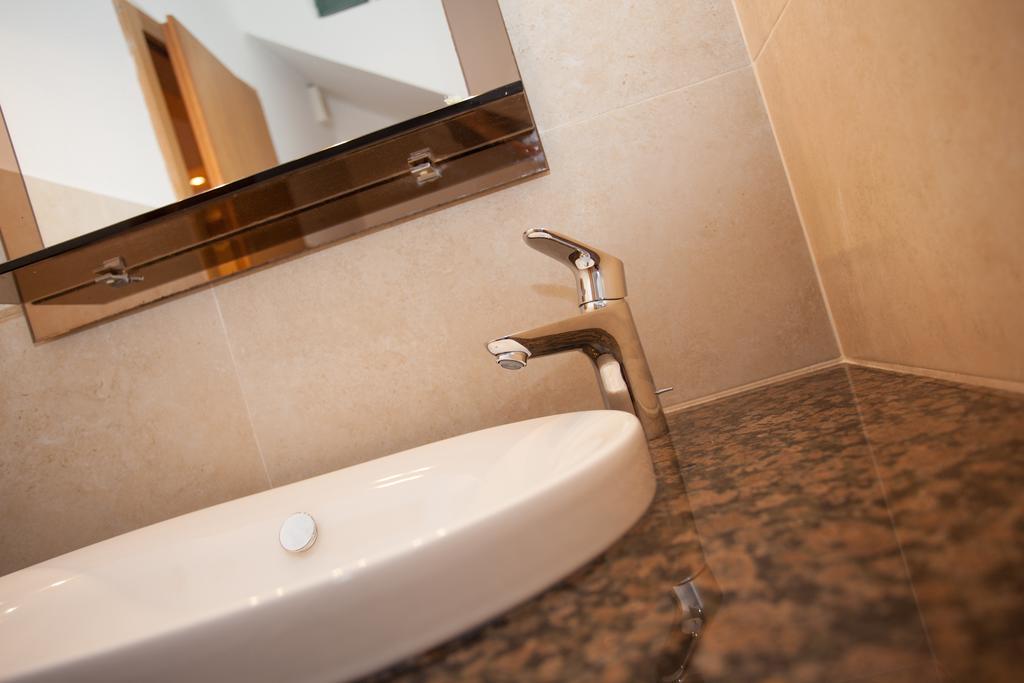 Apartman "Ela" Njivice Exteriör bild