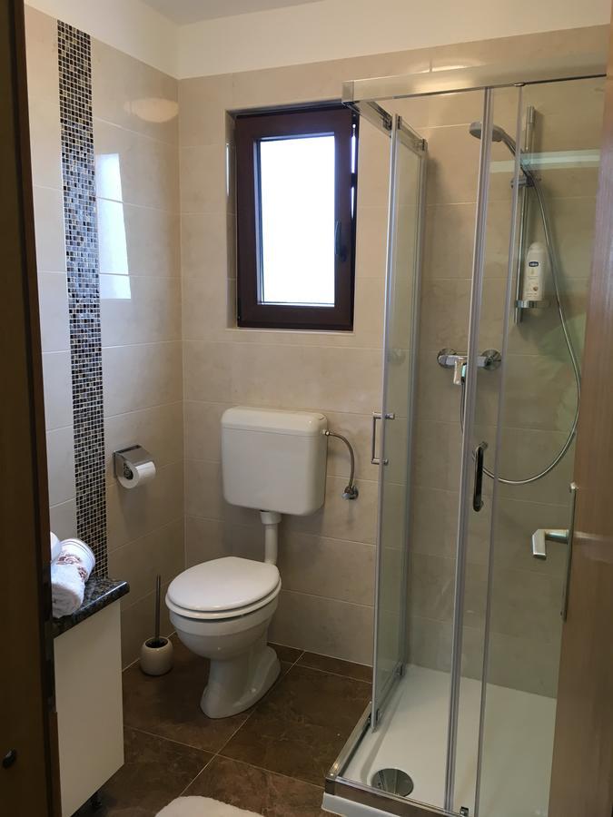 Apartman "Ela" Njivice Exteriör bild