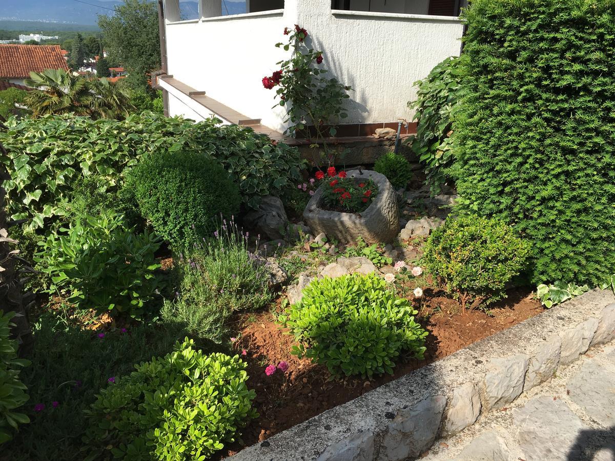 Apartman "Ela" Njivice Exteriör bild